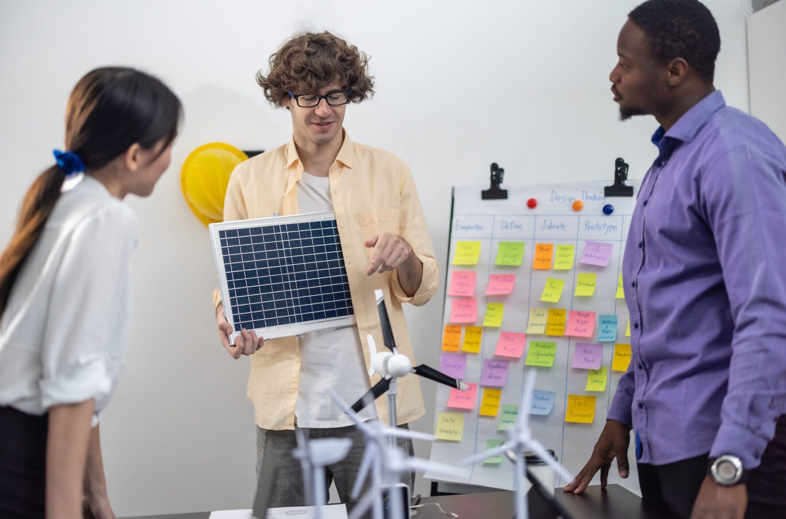 Renewable,Energy,Specialists,Are,Brainstorming,,Conducting,Research,And,Development,To